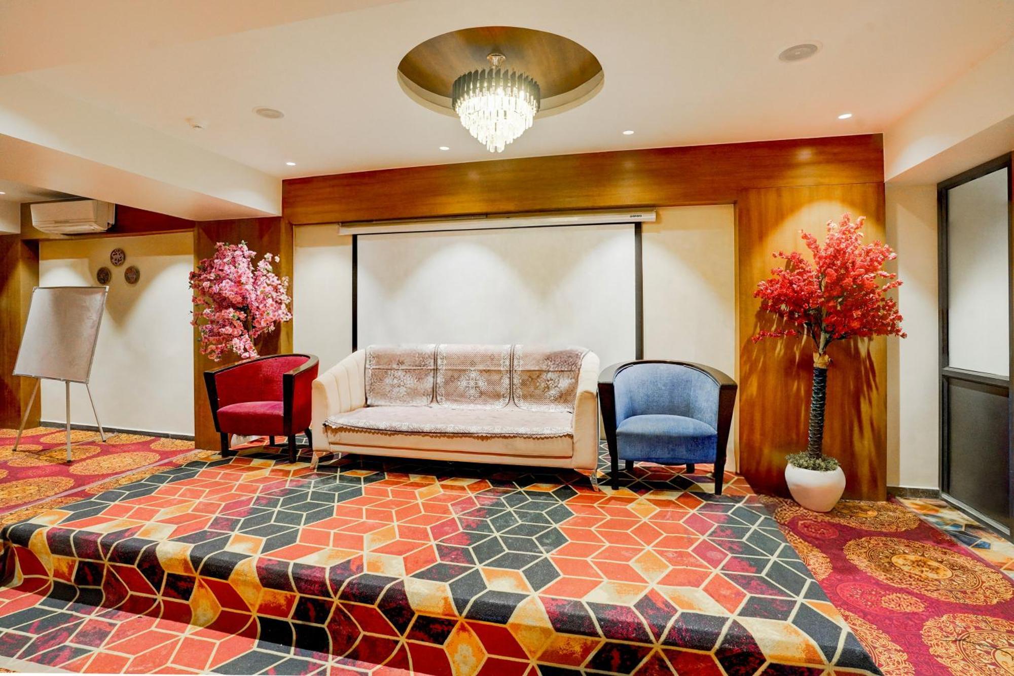 Palette- Siddharth Inn กันตินาการ์ ภายนอก รูปภาพ