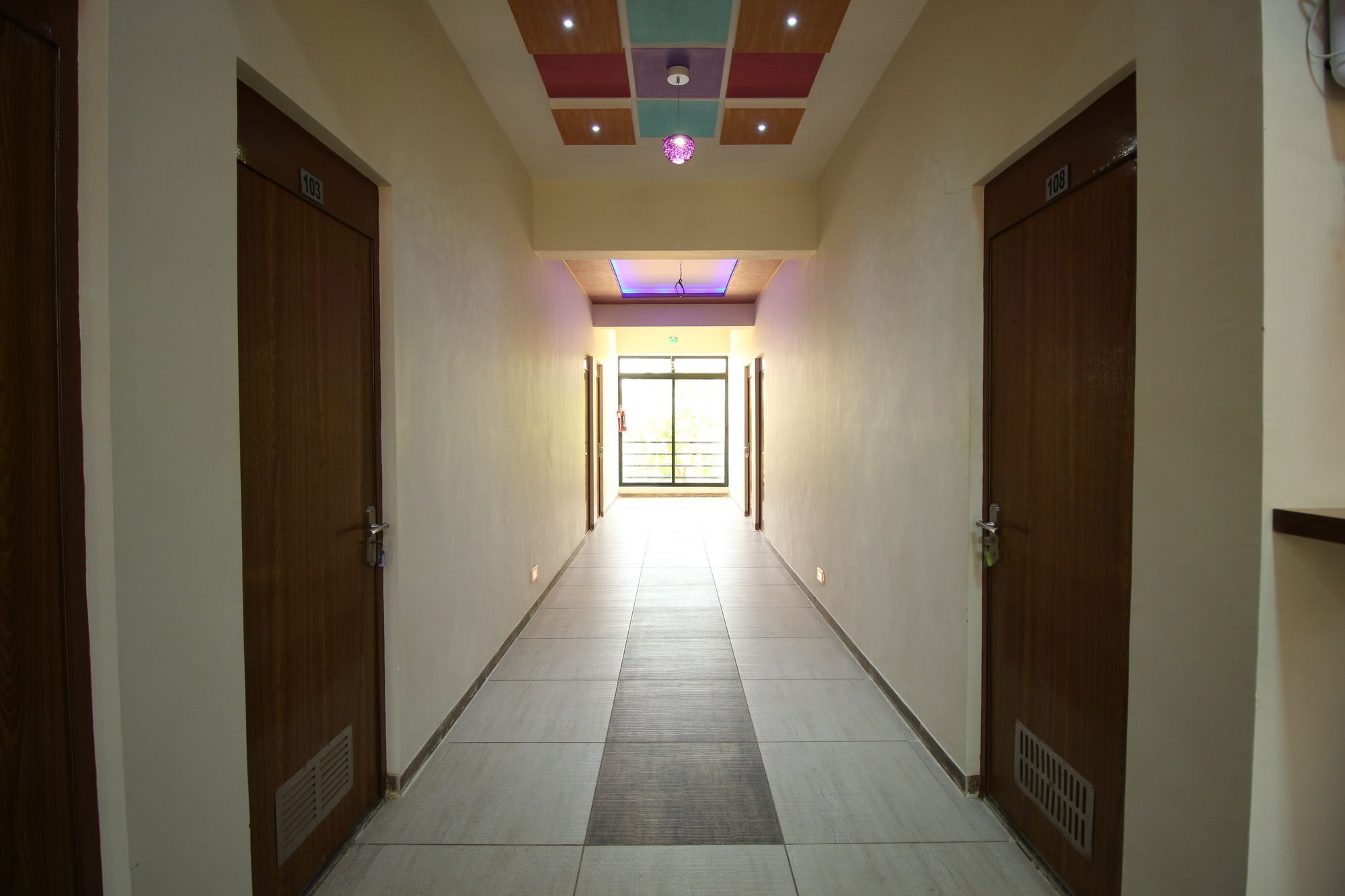 Palette- Siddharth Inn กันตินาการ์ ภายนอก รูปภาพ